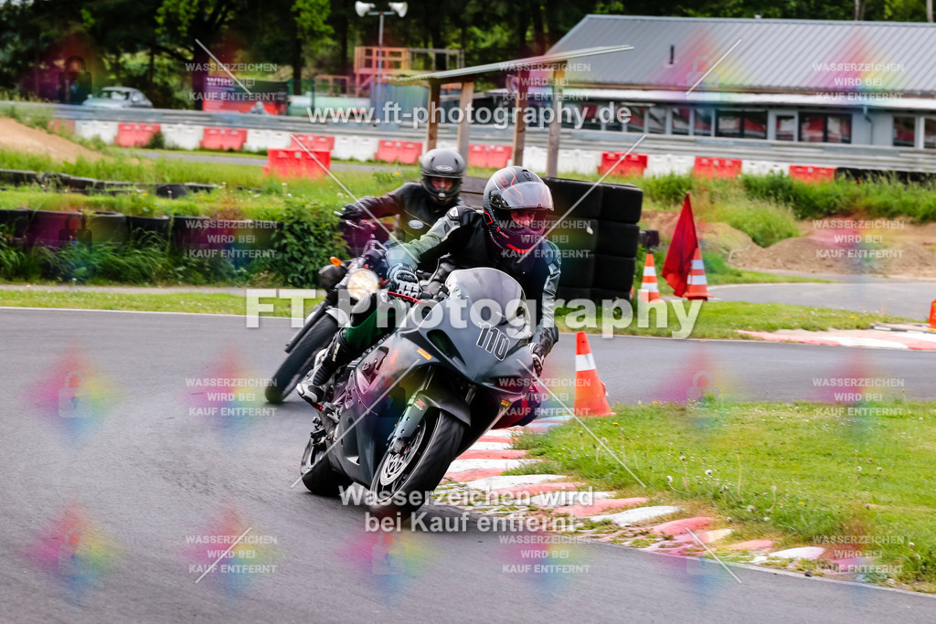 MotoTeamVBK-20067 | Hier findet Ihr Bilder von Touristenfahrten auf der Nürburgring Nordschleife oder von anderen Veranstaltungen die ich besucht habe. Viel Spass beim Durch Schauen 