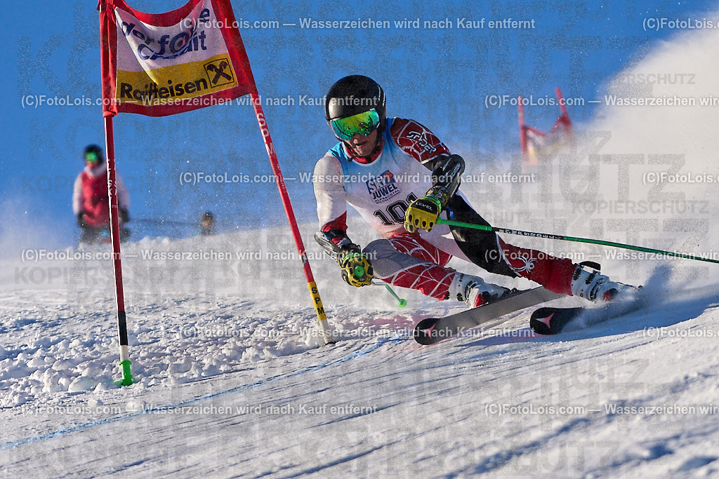 ALP4667_MASTERS-Cup_GS-A Herrn_Neuhauser Alexander | (C)FotoLois.com, Alois Spandl. FIS Masters-Cup Wildschönau, Giant Slalom auf der Piste Schatzberg GS, Siegerehrung auf dem Dorfplatz Niederau, Sa 13. Januar 2024.
