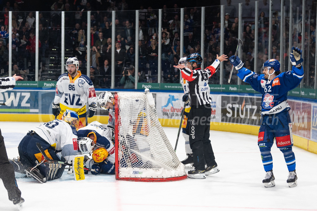 Swiss National League Final Game 2: ZSC Lions - EV Zug | 20.04.2022, Zürich, Hallenstadion, Swiss National League Final Game 2: ZSC Lions - EV Zug, dieser Treffer der Zürcher wird trotz des Jubels von #62 Denis Malgin (ZSC) nicht gegeben. - Realisiert mit Pictrs.com