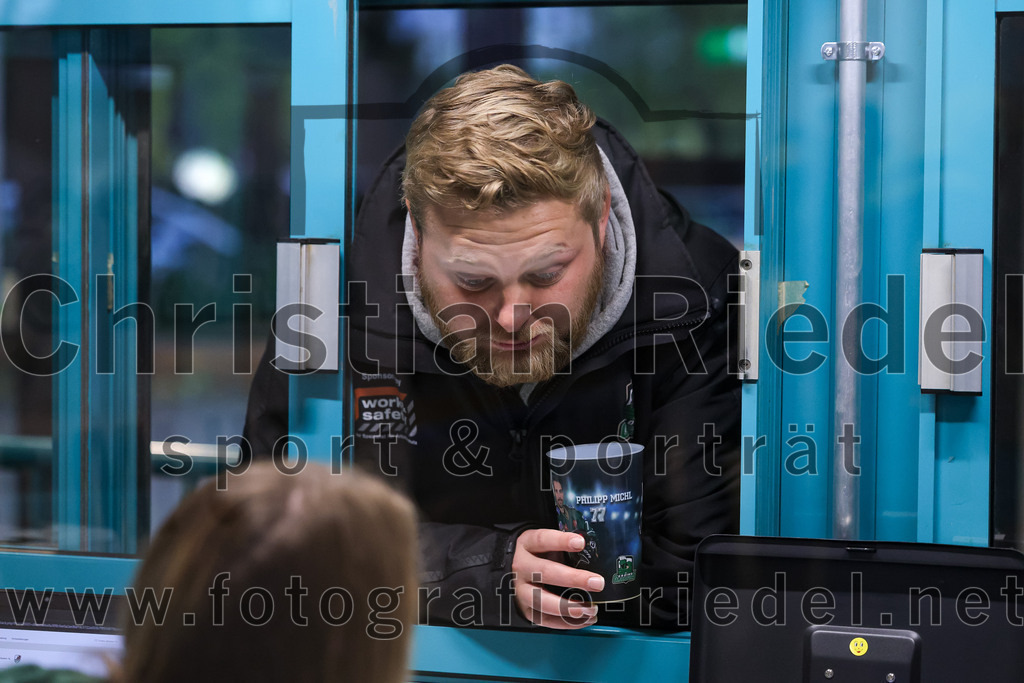 2025-10-05_082_TSV_Erding_gegen_Heilbronner_Falken | Erding, Deutschland, 05.10.2025:Eishockey, Oberliga Süd 2025 / 2026, 6. Spieltag, TSV Erding gegen Heilbronner Falken, Endergebnis: 3:1Foto: Christian Riedel / fotografie-riedel.net