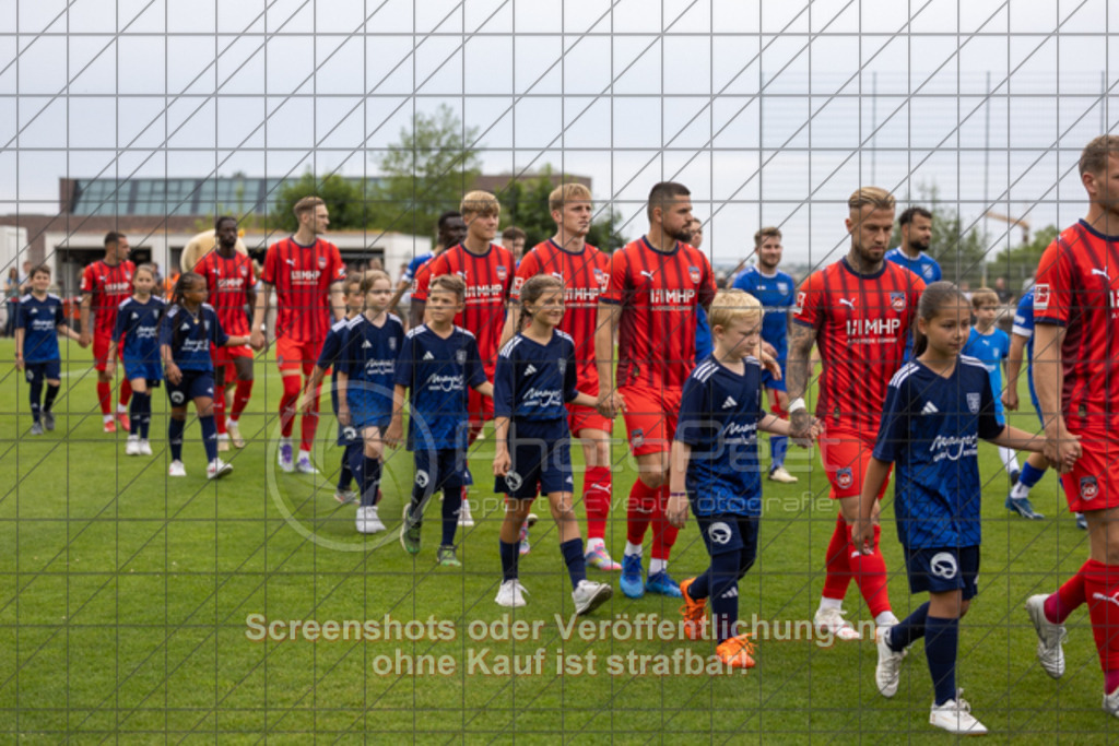 20250706_153206_0649 | #,TSG Salach (blau) vs. 1.FC Heidenheim (rot), Fußball, Freundschaftsspiel - WfV, Saison 2025/2026, Rasensportplatz, Staufenecker Str. 41, 73084 Salach, 06.07.2025 - 15:30 Uhr,Foto: PhotoPeet-Sportfotografie/Peter Harich