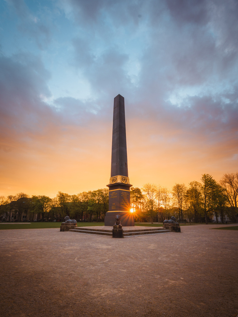 Löwenwall | Entdecke exklusive Fotokunst aus Braunschweig: Bildband, Leinwände, Postkarten, Kalender, digitale Downloads & Bildlizenzen. Jetzt im offiziellen Beautiful Braunschweig Shop! - Realisiert mit Pictrs.com