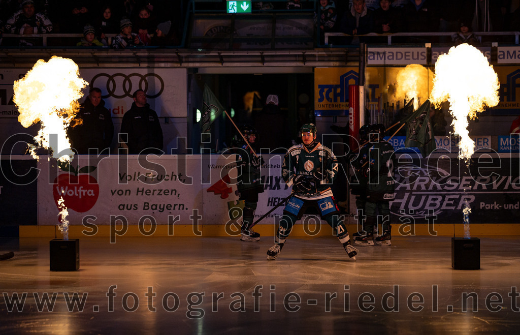 2026-01-09_005_TSV_Erding_gegen_Stuttgart_Rebels | Erding, Deutschland, 09.01.2026:Eishockey, Oberliga Süd 2025 / 2026, 35. Spieltag, TSV Erding gegen Stuttgart Rebels, Endergebnis: Erik Modlmayr (Erding Gladiators, #21)Foto: Christian Riedel / fotografie-riedel.net