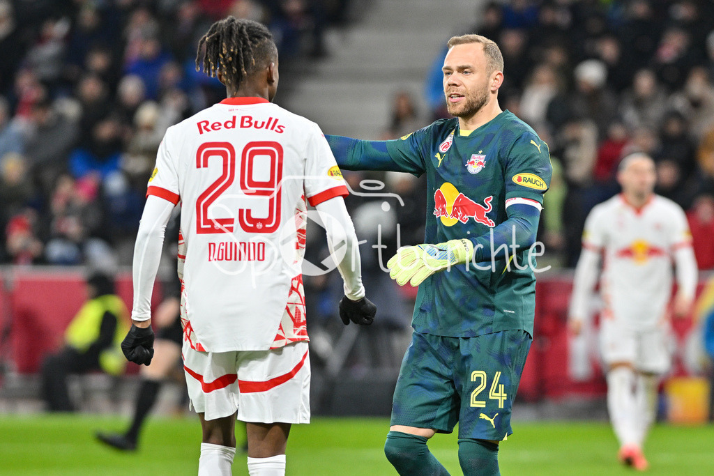 Augsburger Panther - EC VSV | im Gespraech Daouda GUINDO (RB Salzburg 29) und Alexander SCHLAGER (RB Salzburg 24) / Testspiel: RB Salzburg - FC Bayern Muenchen, Red Bull Arena am 06.01.2025