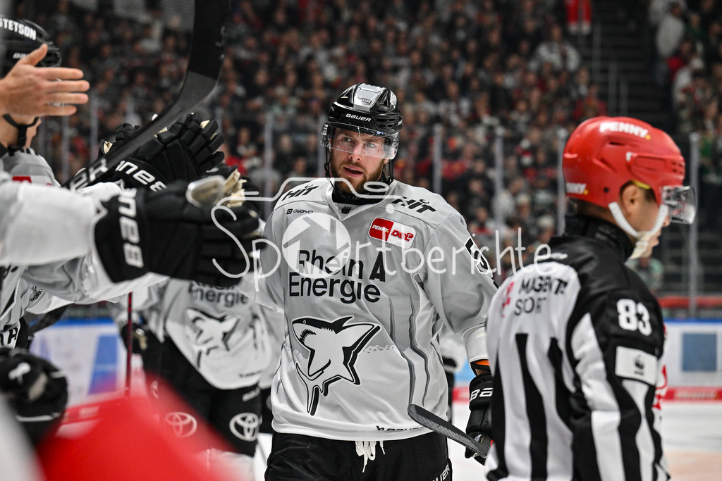 Augsburger Panther - Kölner Haie | Jubel der Haie nach dem Treffer zum 2-3 durch Brady AUSTIN (Koelner Haie #57) / Tor / Torschuetze / Freude / happy / DEL: Augsburger Panther - Kölner Haie, Curt Frenzel Stadion am 29.09.2024