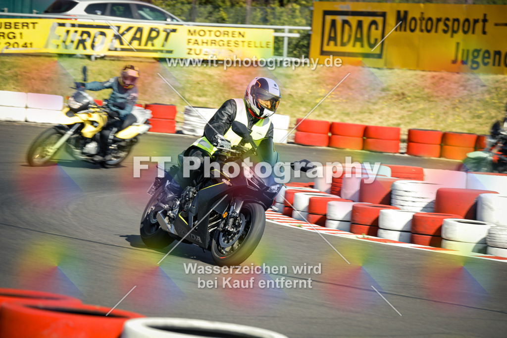 OBK_Mai_Martina_Markus-10262 | Hier findet Ihr Bilder von Touristenfahrten auf der Nürburgring Nordschleife oder von anderen Veranstaltungen die ich besucht habe. Viel Spass beim Durch Schauen 