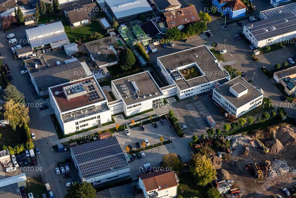 Gebäude des Rechenzentrums und Online - Datenverarbeitungs- Knotenpunktes " Stiftung Kirchliches Rechenzentrum Südwestdeutschland " in Eggenstein | Luftbild: Gebäude des Rechenzentrums und Online - Datenverarbeitungs- Knotenpunktes " Stiftung Kirchliches Rechenzentrum Südwestdeutschland " in Eggenstein im Ortsteil Eggenstein in Eggenstein-Leopoldshafen im Bundesland Baden-Württemberg in Deutschland. Foto: IMG_123388.jpg vom 19.10.2020 durch ©2025 Werner Riehm fly-foto.de/copyright - Realisiert mit Pictrs.com