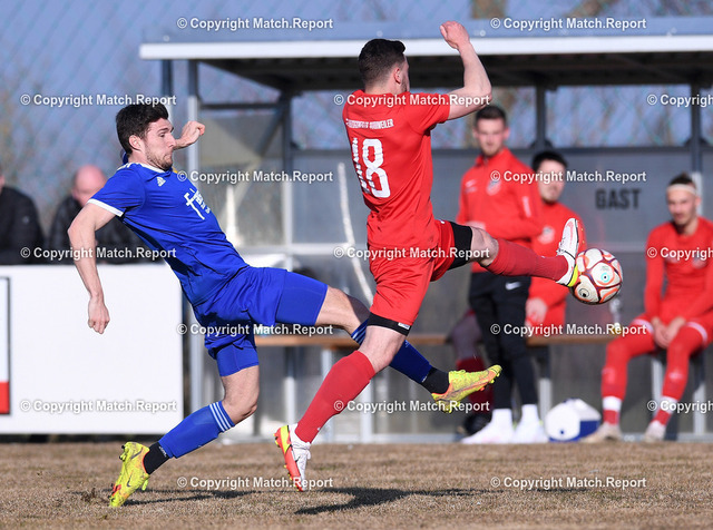 Bezirksliga | Fussball 2021/2022    13.03.2022BezirksligaSV Wachendorf - SG Herzogsweiler-DurrweilerAdrian Dettling (SV Wachendorf, li) gegen Dominik Stoll (SG HD,re)FOTO: ULMER PressebildagenturxxNOxMODELxRELEASExx