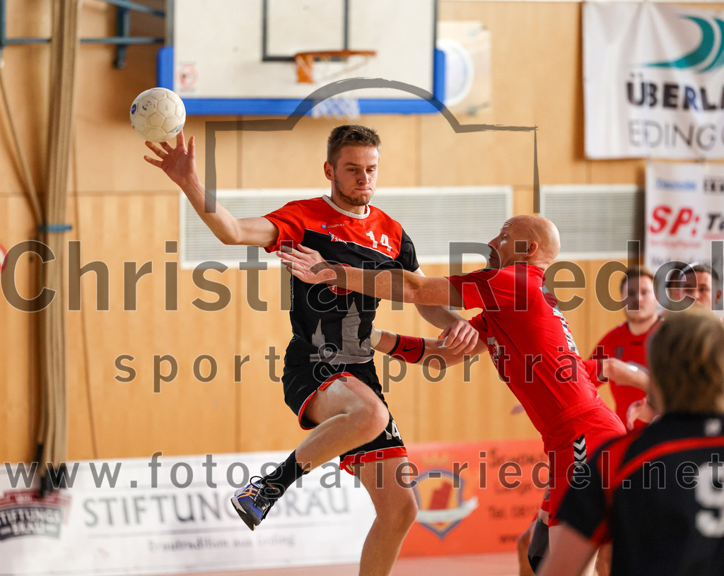 2022-10-16_037_SpVgg_Altenerding_II_gegen_SG_Moosburg_II | Erding, Deutschland, 16.10.2022:
Handball, Bezirksklasse Männer 2022 / 2023, 2. Spieltag, SpVgg Altenerding II gegen SG Moosburg II, Endergebnis: 30:23

Marko Cacic (SG Moosburg, #14), Bennet Braune (SpVgg Altenerding, #13)

Foto: Christian Riedel / fotografie-riedel.net