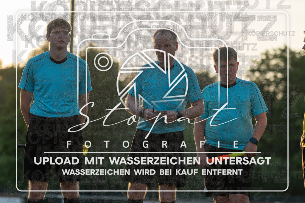 U17 Kreismeisterschaftsfinale HK - SG Fulde vs. TV Jahn Schneverdingen | Markus Wolkenhauer (Schiedsrichter), Joschua Sittkus (Schiedsrichterassistent), Lasse Stimming (Schiedsrichterassistent); U17 Kreismeisterschaftsfinale HK - SG Fulde vs. TV Jahn Schneverdingen am 24.06.26 in Heidmarkstadion, Bad Fallingbostel - Realisiert mit Pictrs.com