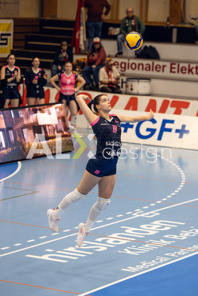 Volleyball I Frauen I Saison 2025-2026 I Volleyball NLA | Women I Round 14 I VC Kanti Schaffhausen - NLZ Volleyball Academy Zürich I 16.01.2026 | NLZ Volleyball Academy - 18 Veronika Tverda (UKR) – Zuspiel - Realisiert mit Pictrs.com