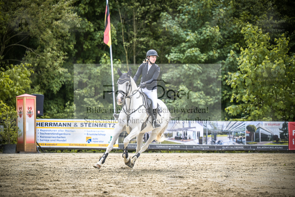 DOS_6626 | Entdecke hochwertige Reitturnierfotos von Foto Oger. Professionell, emotional und authentisch – jetzt Lieblingsmomente im Shop bestellen. - Realisiert mit Pictrs.com