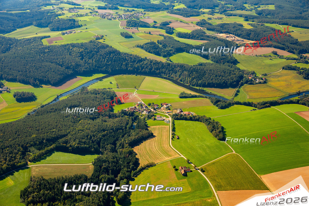 Das Luftbild zeigt : Zenzing Roding - Die Luftaufnahme wurde 2023 vom UL-Flugzeug aus erstellt ( keine Drohne ) - Hochauflösende Luftaufnahme - Für grossformatige Ausdrucke geeignet. Die Geschenkidee !Mit Lizenz und Bildrechte bestellbar