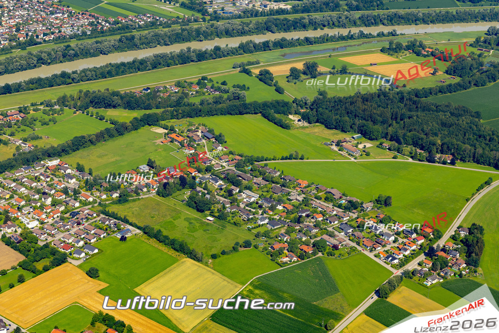 Aktuelles Luftbild von  Stephanskirchen - Die Luftaufnahme wurde 2022 mittels UL-Flugzeug erstellt ( keine Drohne ) - hochauflösende Kamera-Systeme von  Canon -Beste Qualität - Für grossformatige Ausdrucke geeignet. Die Geschenkidee !