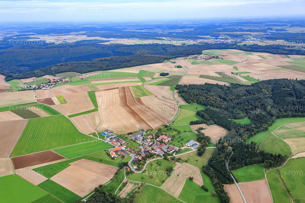 Luftbild: Ortsansicht von Südwesten im Ortsteil Vollmersdorf in Hardheim im Bundesland Baden-Württemberg in Deutschland. Foto: IMG_073597.jpg vom 26.09.2014 durch Werner Riehm/FLY-FOTO.deAuflösung des Originals: 5472 x 3648 px