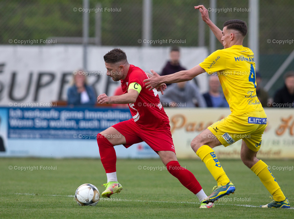 A_LUI_30042022_25 | SPORT,FUSSBALL,LT1 OOE LIGA ASKOE OEDT-DONAU LINZ 30.04..2022 IM BILD:  MANUEL SCHMIDL (OEDT)  UND VALDRIN FEJZAJ (DONAU)FOTO:FOTOLUI