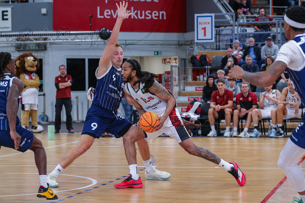 BAYER GIANTS vs VfL Sparkassenstars Bochum-108 | Fotos von Basketballspielen aus dem Raum NRW fotografiert von Gero Mueller-Laschet und Daniel Schaefer - Realisiert mit Pictrs.com