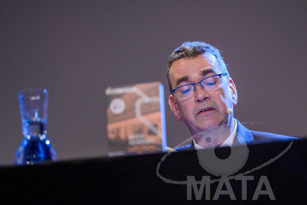 _DWA5379 | Mick Herron bei der lit.Cologne 2023 Veranstaltung 'Mick Herron erklärt die London Rules' im Ostermann-Saal. Köln, 08.03.2023 - Realisiert mit Pictrs.com