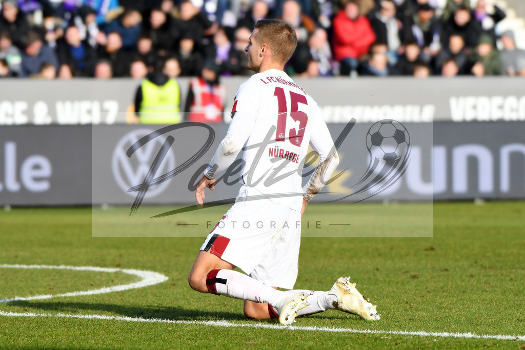 20200208_OSNFCN_0104 | Fußball, Herren: Fabian Nuernberger (1. FC Nuernberg) schaut enttaeuscht, niedergeschlagen, frustriert waehrend des Spiels der 2. Bundesliga zwischen VfL Osnabrueck und 1. FC Nuernberg im Stadion an der Bremer Bruecke am 08.02.2020 in Osnabrueck, Deutschland.DFB / DFL REGULATIONS PROHIBIT ANY USE OF PHOTOGRAPHS AS IMAGE SEQUENCES AND/OR QUASI-VIDEO. - Realisiert mit Pictrs.com
