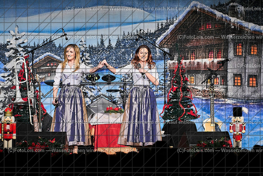 ALP9894_STAR-WEIHNACHT_NV-Forum_Sigrid-Marina | (C)FotoLois.com, Alois Spandl, Volkstümliche STAR-WEIHNACHT MIT Sigrid & Marina, NOCKIS, Andy Borg und Die Edlseer im NV-Forum Wieselburg, So 18. Dez. Dezember 2022.