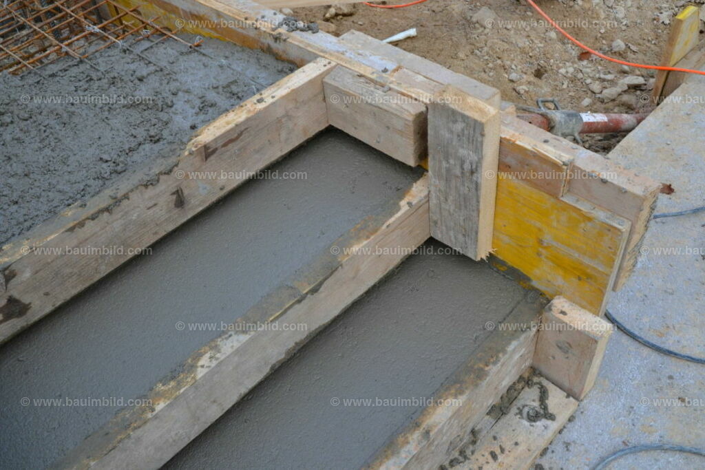 bib-lg04-betonarbeiten-0482 | Nach LV-Leistungsgruppen sortierte Detailfotos über den Bau eines Hauses. Alle Hausbau-Bilder direkt vom Urheber und Autor der Website Haus-Selber-Bauen.com