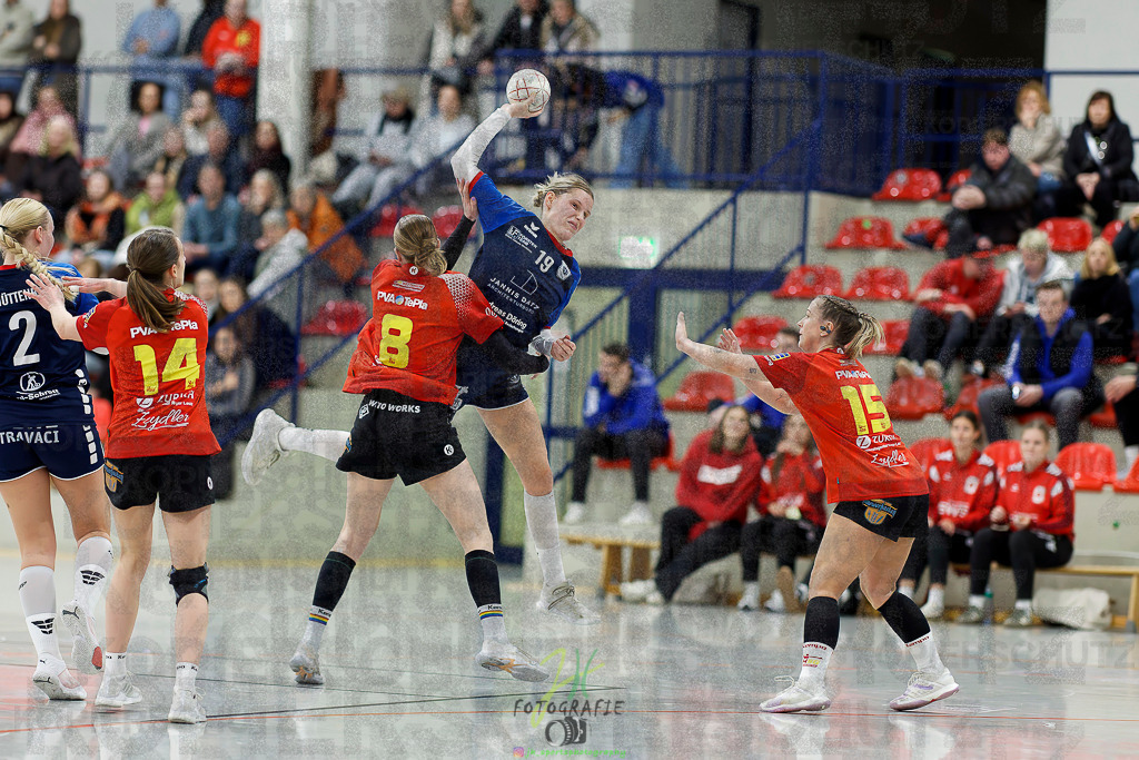 Frauen Regionalliga (HHV); HSG Wettenberg - TV Hüttenberg | Frauen Regionalliga (HHV); HSG Wettenberg - TV Hüttenberg am 06.12.2025 in Launsbach (Wettenberg) (Halle GS Launsbach (Wettenberg))Photo © 2025 - Jörg Heinrich - Realisiert mit Pictrs.com