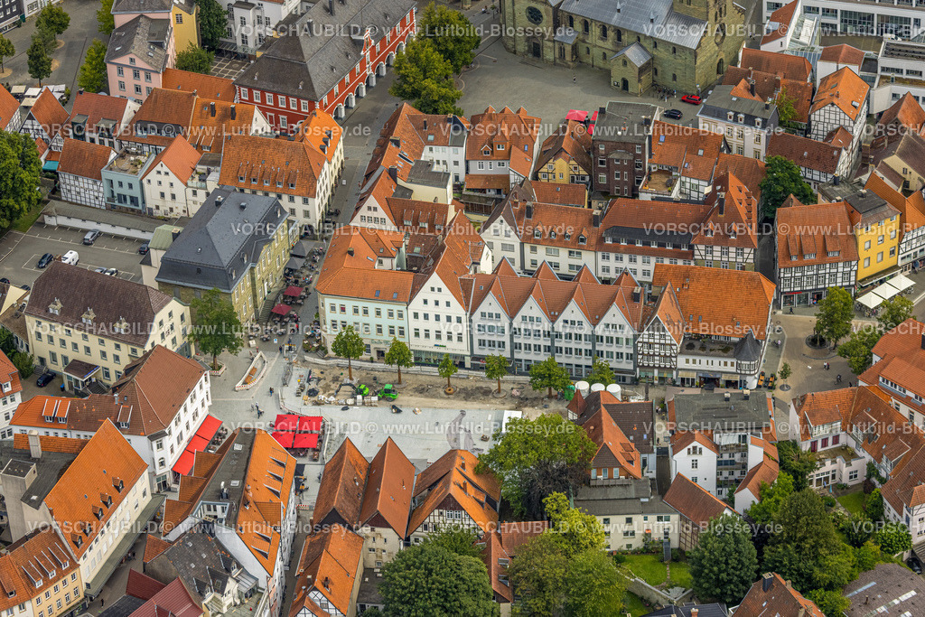 Soest240712771 | Luftbild, Altstadt, Marktplatz Renovierung und Neugestaltung, Rathausstraße, Cafes und Sonnenschirme, Soest, Soester Börde, Nordrhein-Westfalen, Deutschland