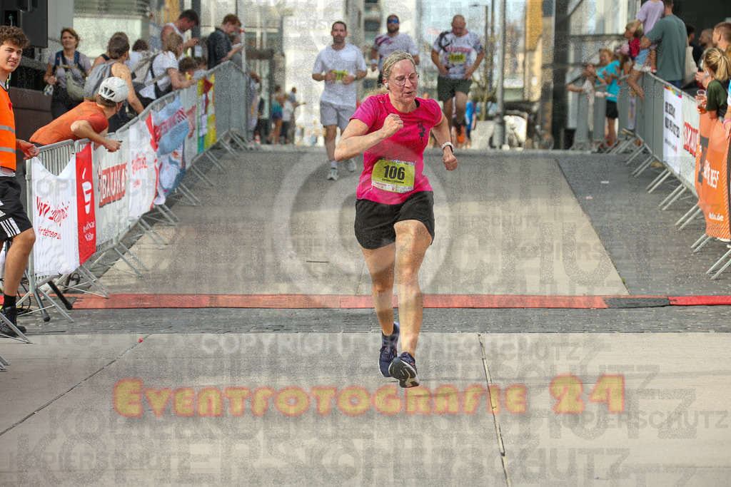 250920_1527_EX1_9532 | Sportfotografie im Rhein-Sieg Kreis, Köln, Bonn, NRW, Rheinland Pfalz, Hessen, etc. Unser Tätigkeitsfeld umfasst den Laufsport vom Volkslauf über den Marathon, Duathlon, Triathon bis zum Ultralauf wie Kölnpfad Ultra oder Schindertrail.