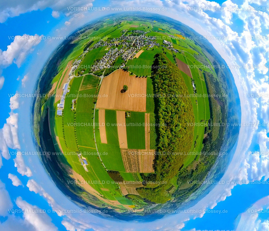 Brilon240590433Altenbueren | Luftbild, Wiesen und Felder, Baum auf einem Feld, links Gewerbegebiet Alte Heeresstraße mit BMS Industriebau mit Solardach, Ortsansicht Altenbüren, Erdkugel, Fisheye Aufnahme, Fischaugen Aufnahme, 360 Grad Aufnahme, tiny world, little planet, fisheye Bild, Altenbüren, Brilon, Sauerland, Nordrhein-Westfalen, Deutschland