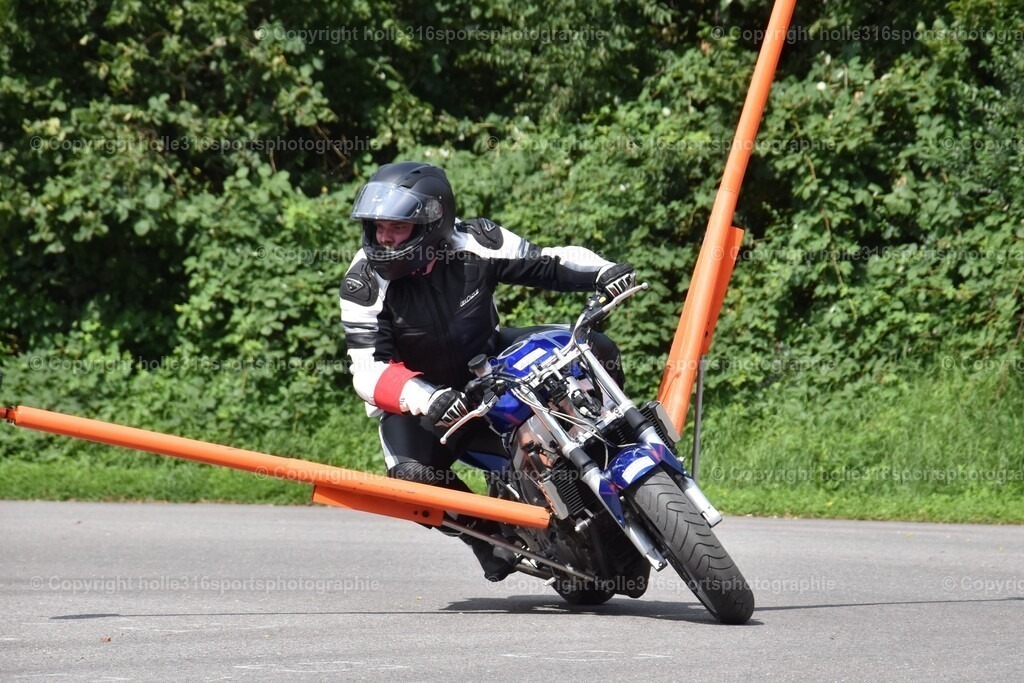 DSC_0738 | Sportfotografie , Motorsport, Motoross, Reitsport, Mointainbike, Enduro,
Landschaft , Outdoor, Eventfotografie, Landschaft, Bilder online bestellen - Realisiert mit Pictrs.com