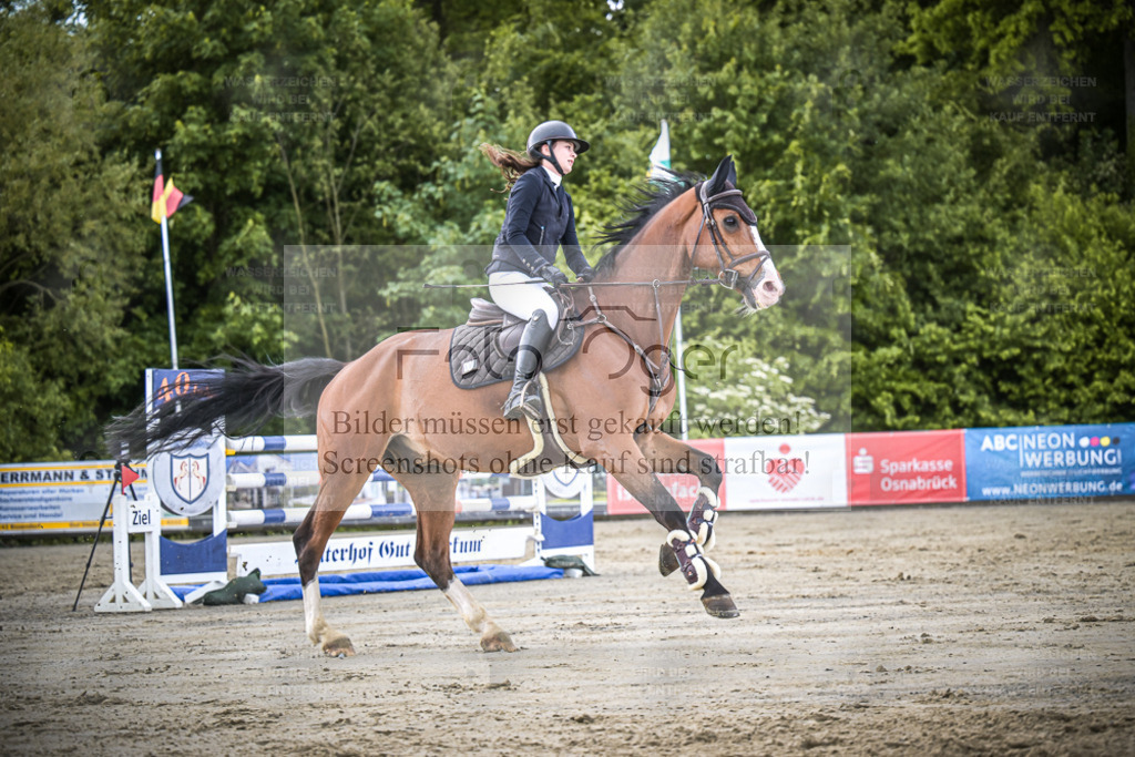 DOS_3148 | Entdecke hochwertige Reitturnierfotos von Foto Oger. Professionell, emotional und authentisch – jetzt Lieblingsmomente im Shop bestellen. - Realisiert mit Pictrs.com