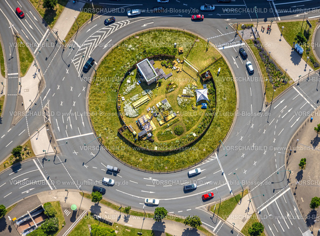 Essen220502298 | Luftbild, Ökologisches Dorf im Kreisverkehr am Limbecker Platz, Stadtkern, Essen, Ruhrgebiet, Nordrhein-Westfalen, Deutschland