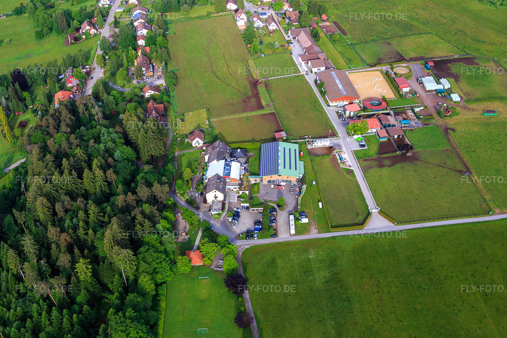 Luftbild: EC Freizeit- und Schulungszentrum Dobel in Dobel im Bundesland Baden-Württemberg in Deutschland. – Foto: IMG_079802.jpg vom 31.05.2015 durch Werner Riehm/FLY-FOTO.de – Auflösung des Originals: 5472 x 3648 px – EC Freizeit- und Schulungszentrum