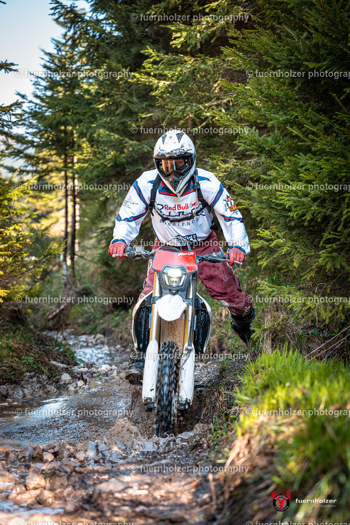 fuernholzer_250501-C1-140 | Fotografische Impressionen von der Red Stag Enduro Extreme by fuernholzer-photography.com. Endurosport in Österreich fotografisch festgehalten von fuernholzer. Auftragsfotografie für Private, Gewerbefotos und Industriefotografie. Eventfotografie, Sportfotografie und Motorsportfotografie. Anbieter von Fotoworkshops, Fototraining, fotografischen Vorträgen und Fotoseminaren.
