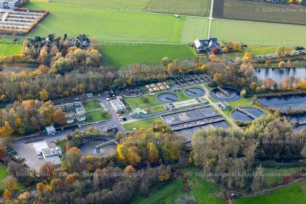 Luftbild Grefrath-5785 | Luftbildfotografie Klärwerks- Becken und Reinigungsstufen zur Abwasserbehandlung der " Niersverband, Kläranlage Grefrath " an der Straße Zur Kläranlage in Grefrath im Bundesland Nordrhein-Westfalen, Deutschland - Realisiert mit Pictrs.com