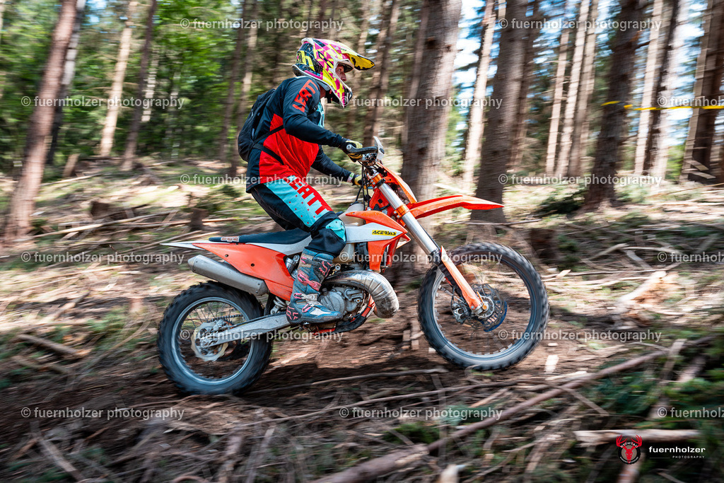 fuernholzer_250501-C1-821 | Fotografische Impressionen von der Red Stag Enduro Extreme by fuernholzer-photography.com. Endurosport in Österreich fotografisch festgehalten von fuernholzer. Auftragsfotografie für Private, Gewerbefotos und Industriefotografie. Eventfotografie, Sportfotografie und Motorsportfotografie. Anbieter von Fotoworkshops, Fototraining, fotografischen Vorträgen und Fotoseminaren.
