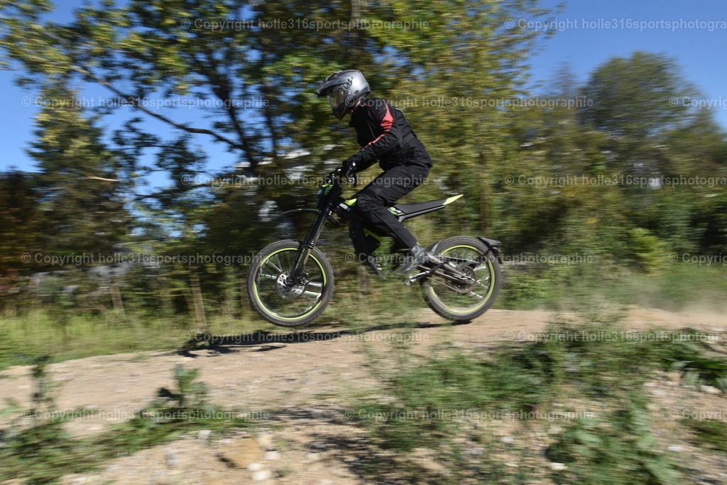 DSC_0061 | Sportfotografie , Motorsport, Motoross, Reitsport, Mointainbike, Enduro,
Landschaft , Outdoor, Eventfotografie, Landschaft, Bilder online bestellen - Realisiert mit Pictrs.com