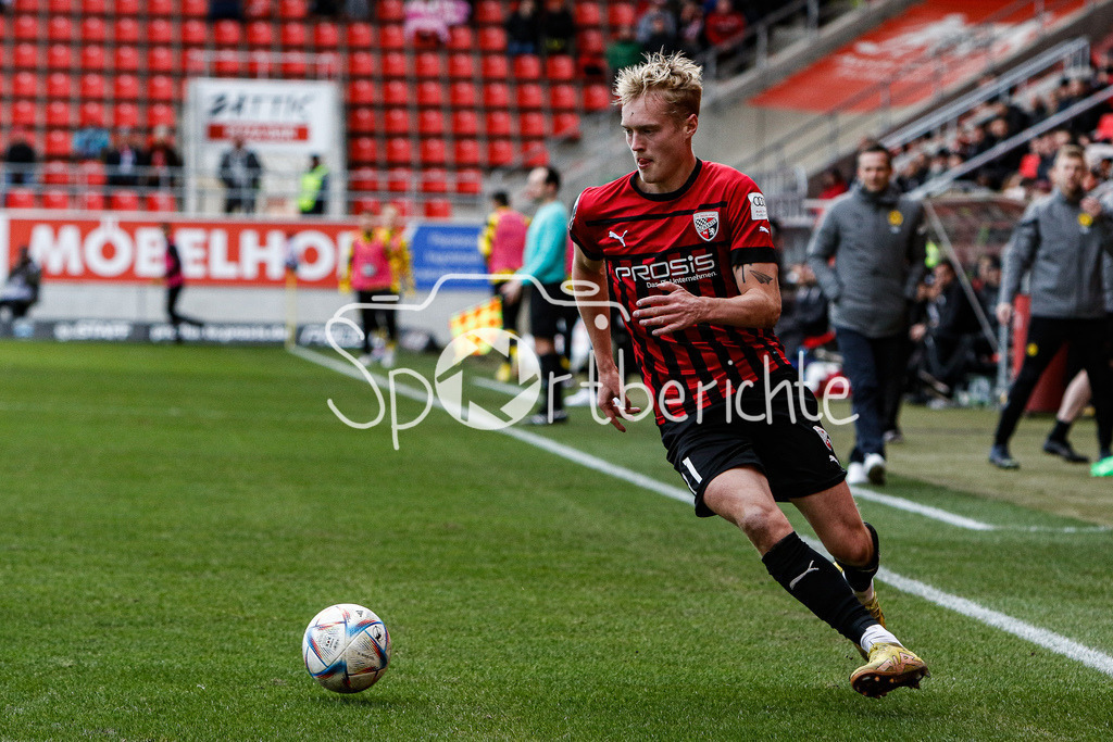 FC Ingolstadt - Borussia Dortmund Amateure | Tobias Bech KRISTENSEN (FCI #11) am Ball / DFL REGULATIONS PROHIBIT ANY USE OF PHOTOGRAPHS AS IMAGE SEQUENCES AND/OR QUASI-VIDEO