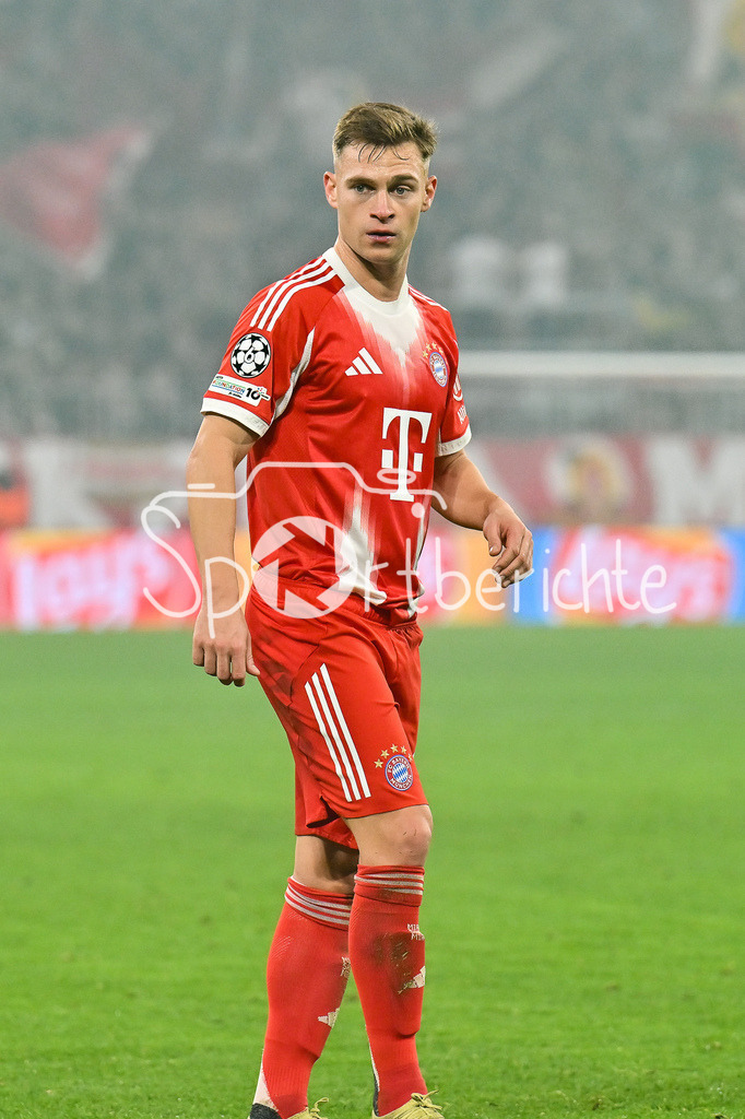 FC Bayern München - Sporting Lissabon | MUNICH, GERMANY - 09. DECEMBER: im Bild Joshua KIMMICH (FC Bayern Munich 6) / Einzelfoto / Freisteller während dem Match zwischen dem FC Bayern München und Sporting Lissabon am 6. Spieltag der UEFA Champions League Ligaphase in der Allianz Arena
