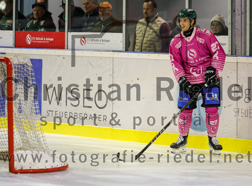 2025-10-28_037_TSV_Erding_gegen_Toelzer_Loewen | Erding, Deutschland, 28.10.2025:Eishockey, Oberliga Süd 2025 / 2026, 13. Spieltag, TSV Erding gegen Tölzer Löwen, Endergebnis: 2:5Mark Waldhausen (Erding Gladiators, #27)Foto: Christian Riedel / fotografie-riedel.net