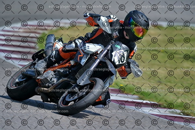 26BT02-1543 | markuskiefer.com - Realisiert mit Pictrs.com