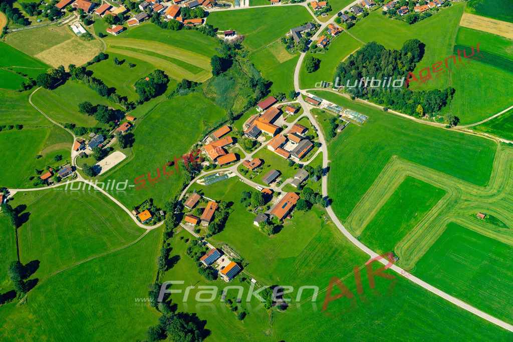 kay-tittmoning-luftbild-2022-4722 | Aktuelles Luftbild von Kay Tittmoning - Die Luftaufnahme wurde 2022 mittels UL-Flugzeug erstellt ( keine Drohne ) - hochauflösende Kamera-Systeme von  Canon -
Beste Qualität - Für grossformatige Ausdrucke geeignet. Die Geschenkidee !