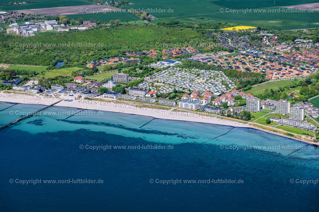 Grossenbrode_ELS_4507150522 | GROßENBRODE 15.05.2022 Ortsansicht an der Meeres-Küste der Ostsee in Großenbrode im Bundesland Schleswig-Holstein. // Townscape on the seacoast of Baltic Sea in Grossenbrode in the state Schleswig-Holstein. Foto: Martin Elsen