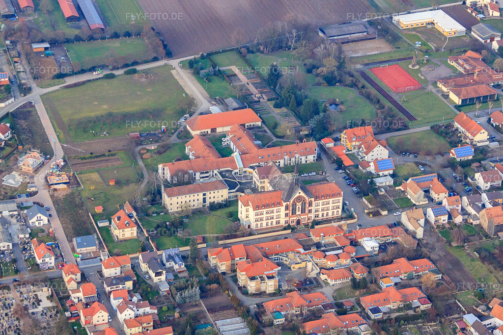 Luftbild: St. Paulus Stift Herxheim und Caritas-Förderzentrum St. Laurentius und Paulus in Herxheim bei Landau im Bundesland Rheinland-Pfalz in Deutschland. Foto: IMG_61835.jpg vom 18.01.2014 durch Werner Riehm/FLY-FOTO.deJFB-STIFTUNG.DE