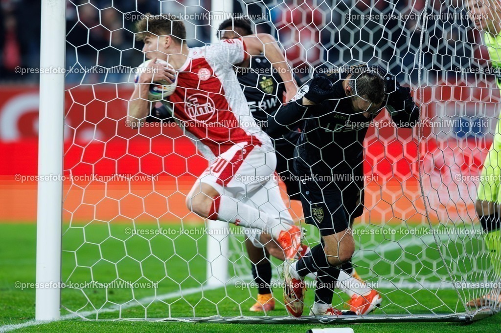 xKWIx05122501067 | 05.12.2025, xKWIx, Fußball, 3. Liga, Rot-Weiss Essen - VfB Stuttgart 2, Stadion an der Hafenstraße: Torjubel nach dem Tor zum 1:1 durch Marek Janssen (Rot-Weiss Essen #20) Photo: xKamilxWilkowskixPressefotoKochx
