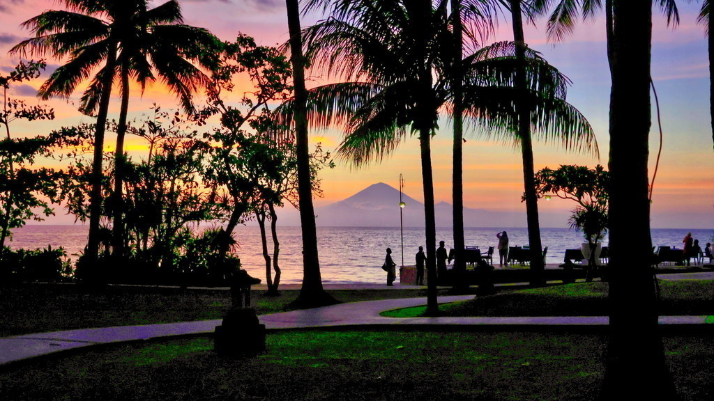 IMG_7903 | Sengiggi Strandanlage, Sonnenuntergang, ‎⁨Lombokas⁩, ⁨West-Nusa Tenggara⁩, ⁨Indonesien⁩ - Realisiert mit Pictrs.com