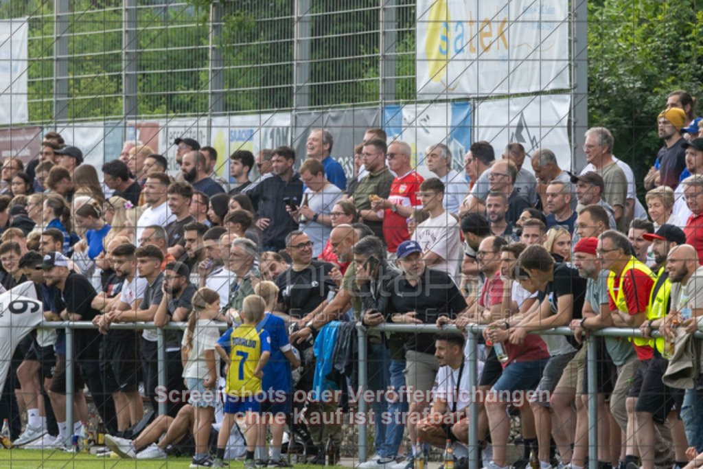20250616_200557_0723 | #,  TV Eybach (weiß) vs. 1.FC Donzdorf II (rot), Fussball, Entscheidungsspiel 3 in Kreisliga A3 - Bezirk Neckar/Fils, Saison 2024/2025, Rasensportplatz, Staufenecker Str. 41, 73084 Salach, 16.06.2025 - 18:30 Uhr,Foto: PhotoPeet-Sportfotografie/Peter Harich