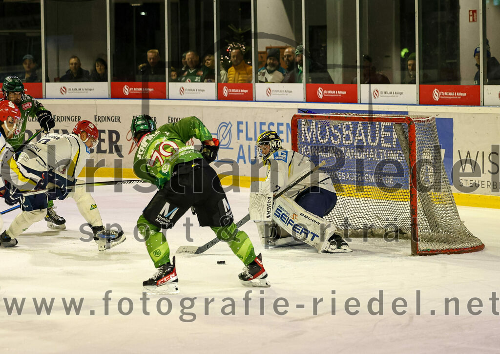 2023-12-26_124_TSV_Erding_gegen_ERV_Schweinfurt | Erding, Deutschland, 26.12.2023:
Eishockey, Bayernliga Vorrunde 2023 / 2024, 20. Spieltag, TSV Erding gegen ERV Schweinfurt, Endergebnis: 9:3

Foto: Christian Riedel / fotografie-riedel.net