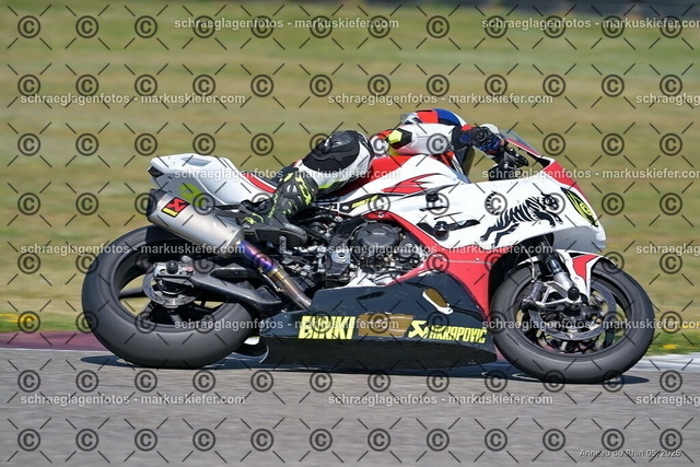 26BT02-0684 | markuskiefer.com - Realisiert mit Pictrs.com