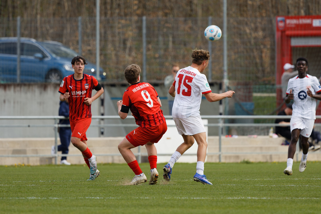 FCHOFK_260418_6-83 | 1.FC Heidenheim 1846 vs. Offenbacher Kickers, Fußball, U17, B-Junioren, NWL, U17-DFB-Nachwusliga, 2025/2026, 10. Spieltag, 18.04.2026 in Heidenheim, Walter-Birkhold-Jugendstadion (Foto: Michael Bulling) - Realisiert mit Pictrs.com